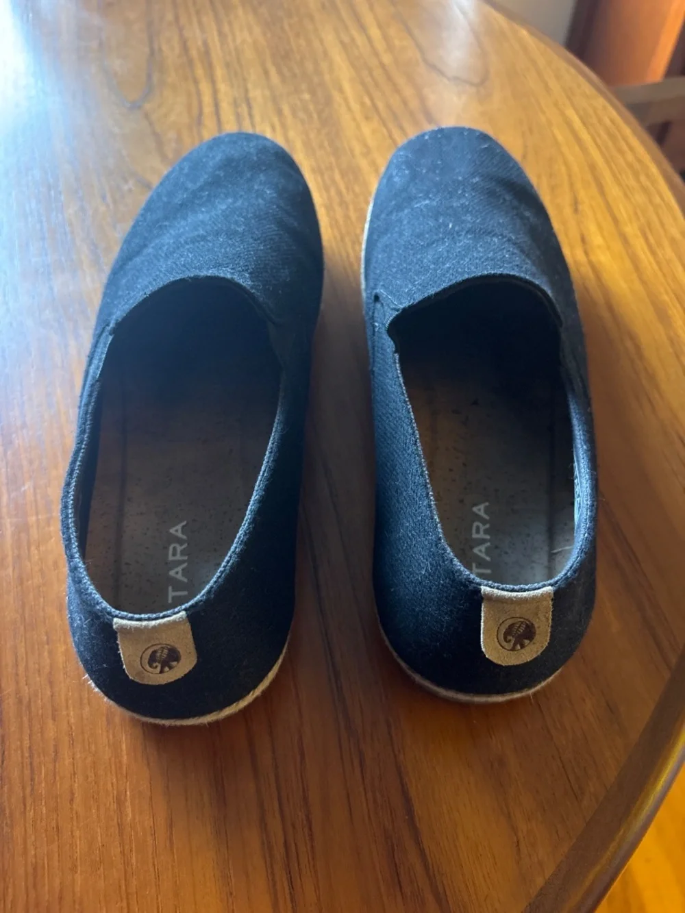 Payers black slip ons